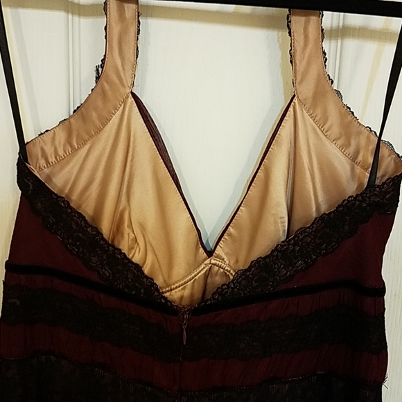 SOLD🎉host pick🎉BCBG Maxazria Burgundy dress - Picture 8 of 8